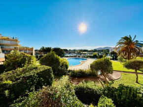 Bellissime studio tout confort vue sur la marina et la piscine